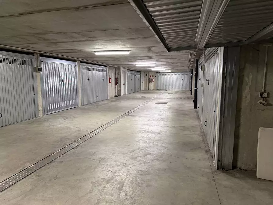 Immagine 4 di Magazzino in vendita  in via Caianello 6 a Milano