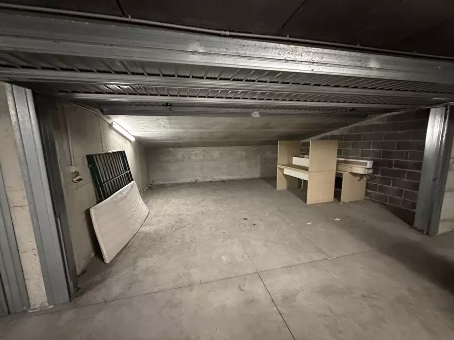 Immagine 1 di Magazzino in vendita  in via Caianello 6 a Milano