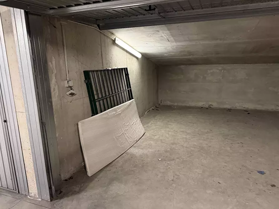 Immagine 3 di Magazzino in vendita  in via Caianello 6 a Milano