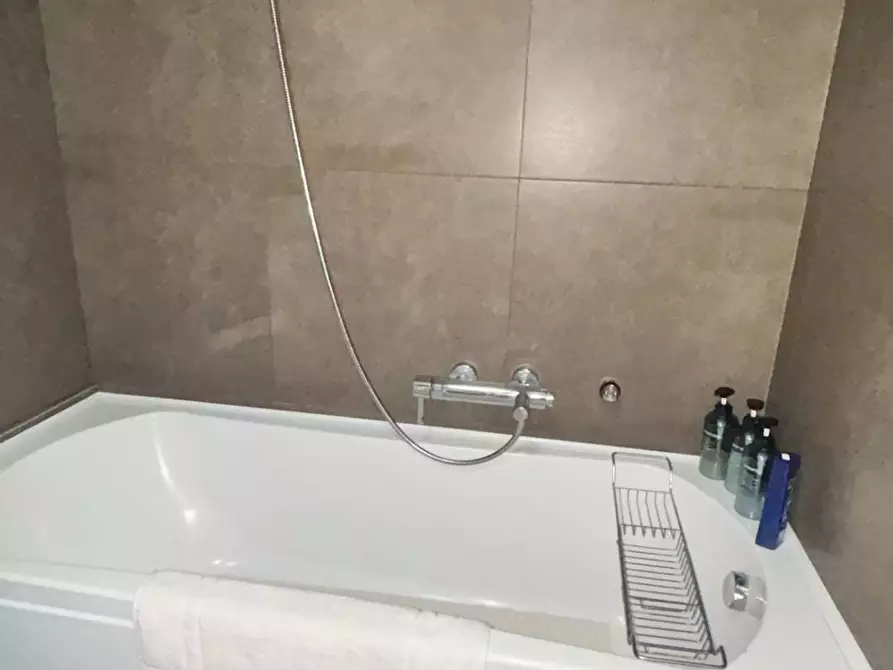 Immagine 9 di Appartamento in affitto  in via Traiano 35 a Milano