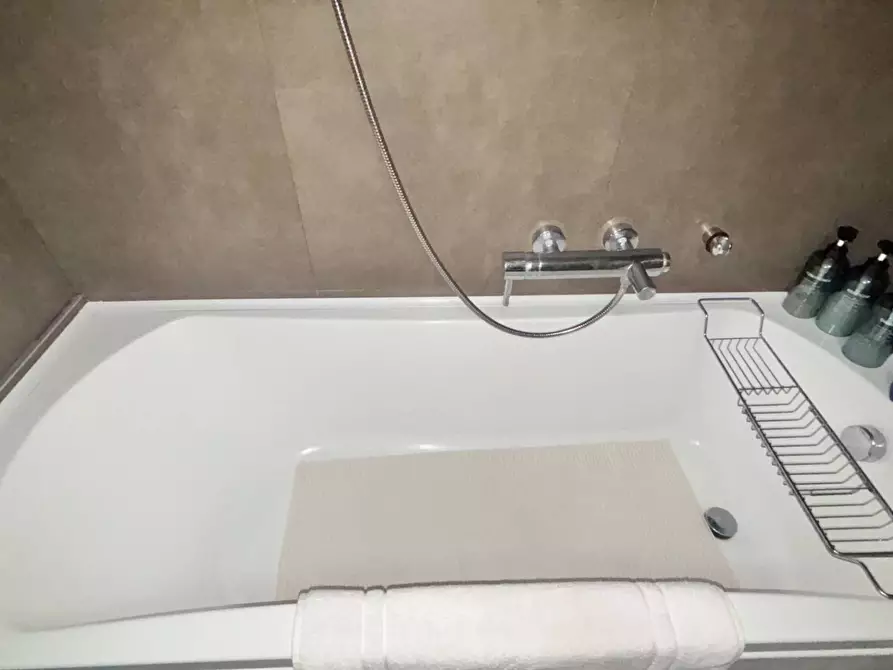 Immagine 28 di Appartamento in affitto  in via Traiano 35 a Milano