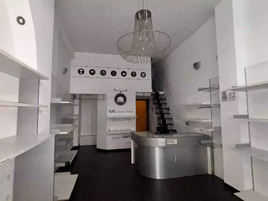 Immagine 13 di Negozio in affitto  in via dei Fiordalisi 1 a Milano