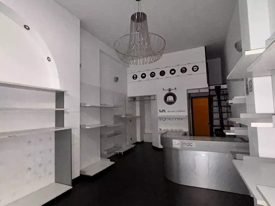 Immagine 14 di Negozio in affitto  in via dei Fiordalisi 1 a Milano