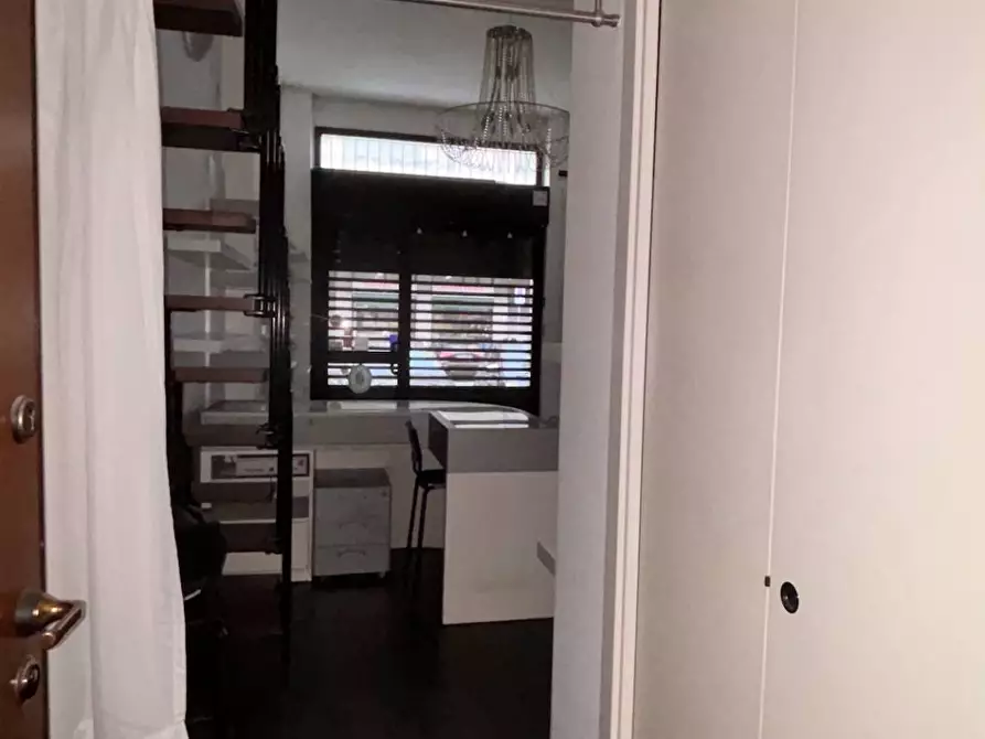 Immagine 16 di Negozio in affitto  in via dei Fiordalisi 1 a Milano