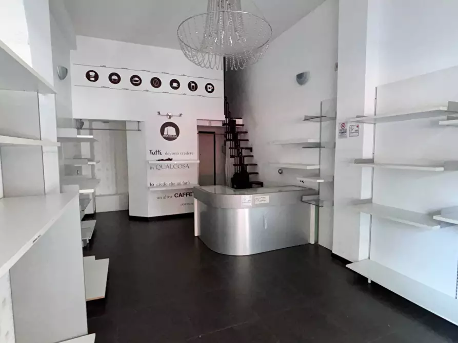 Immagine 3 di Negozio in affitto  in via dei Fiordalisi 1 a Milano