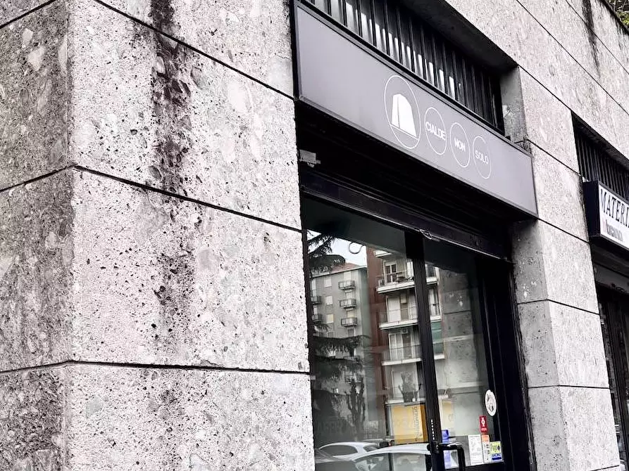 Immagine 18 di Negozio in affitto  in via dei Fiordalisi 1 a Milano