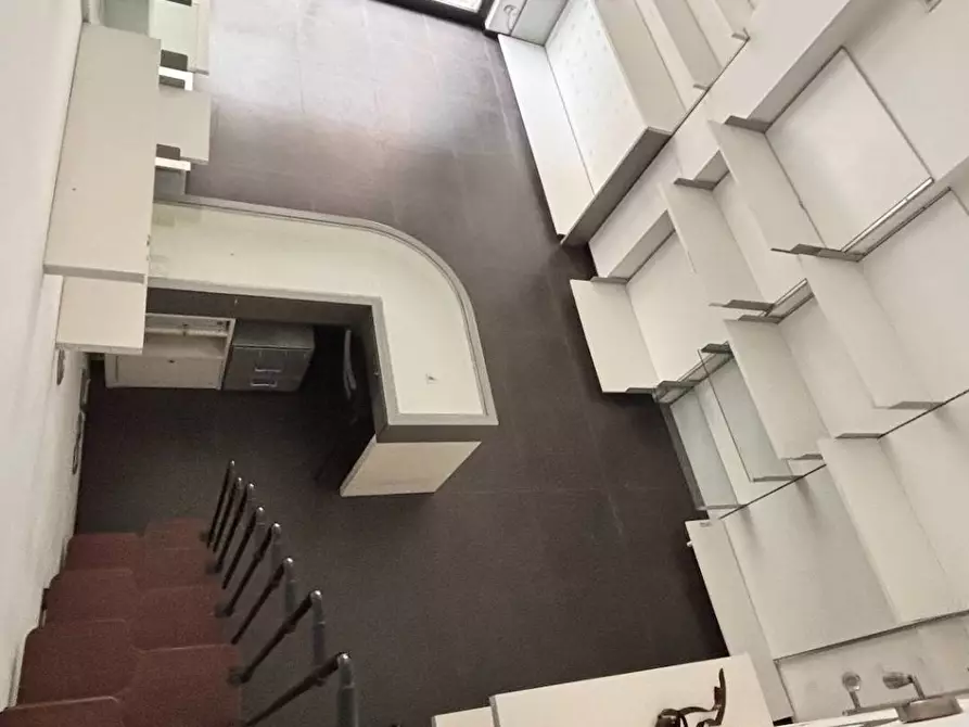 Immagine 11 di Negozio in affitto  in via dei Fiordalisi 1 a Milano