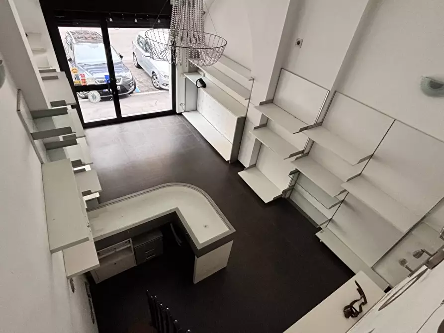 Immagine 12 di Negozio in affitto  in via dei Fiordalisi 1 a Milano