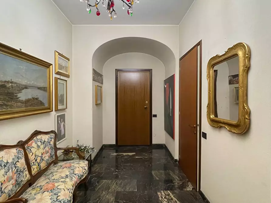 Immagine 1 di Appartamento in vendita  in via Castelvetro a Milano