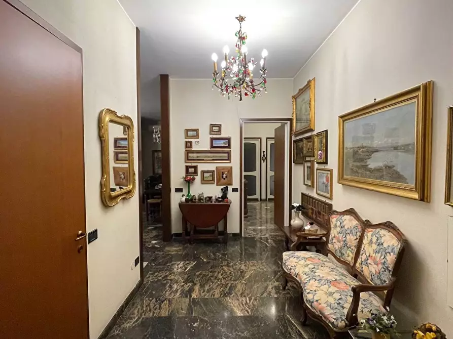 Immagine 2 di Appartamento in vendita  in via Castelvetro a Milano