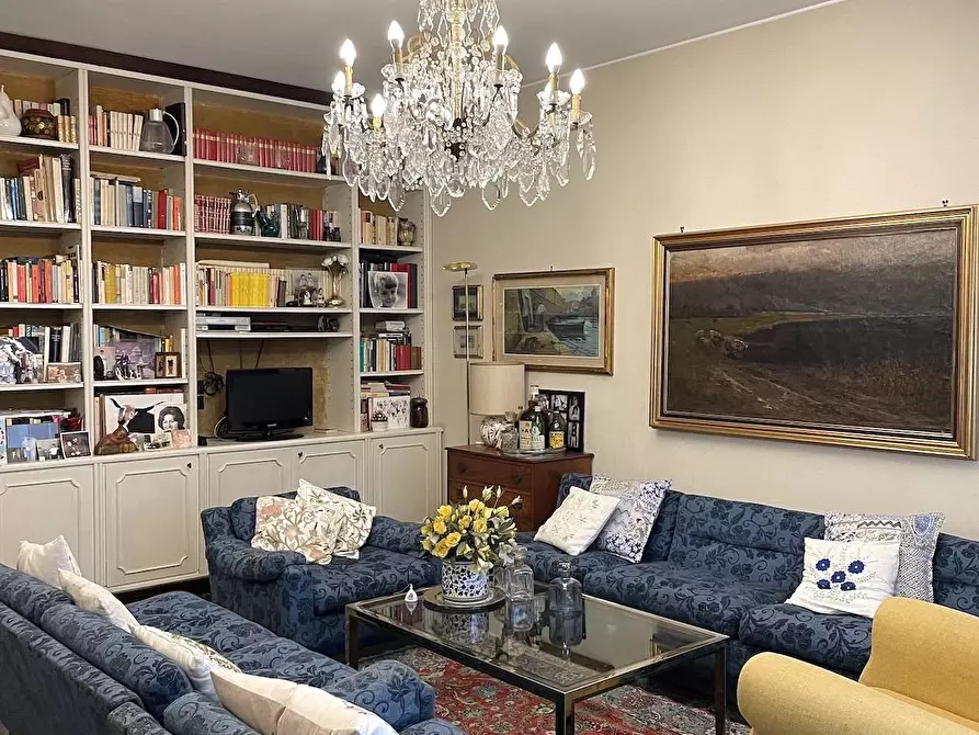 Immagine 6 di Appartamento in vendita  in via Castelvetro a Milano