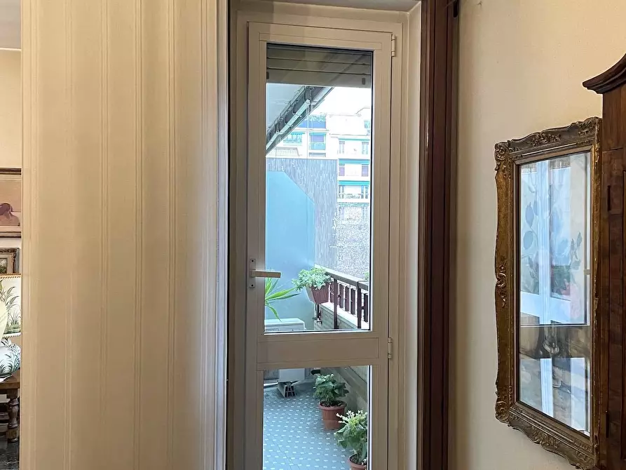 Immagine 8 di Appartamento in vendita  in via Castelvetro a Milano