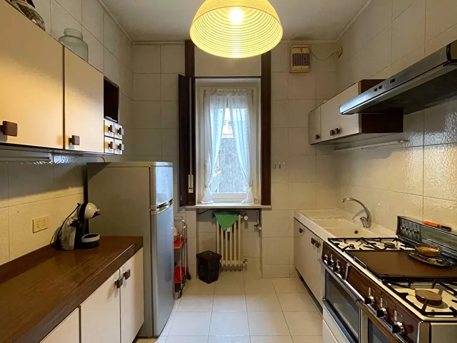 Immagine 11 di Appartamento in vendita  in via Castelvetro a Milano
