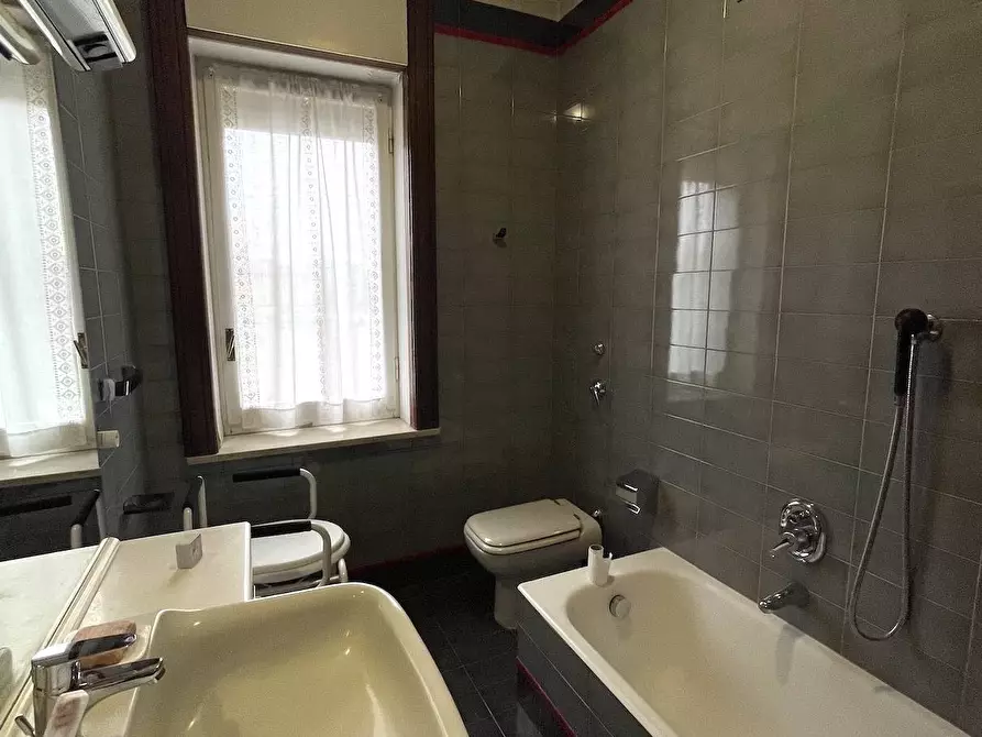 Immagine 28 di Appartamento in vendita  in via Castelvetro a Milano