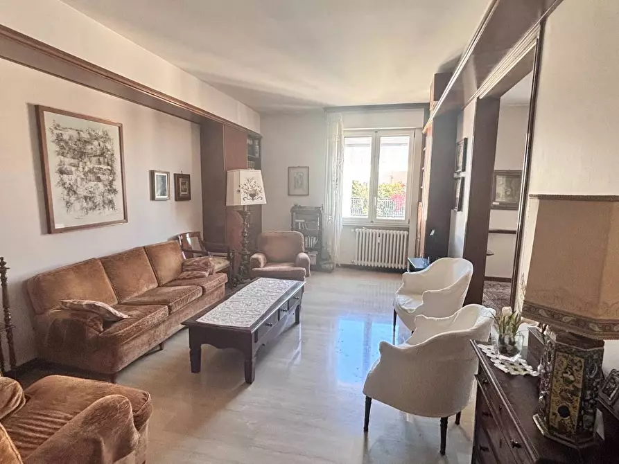 Immagine 1 di Appartamento in vendita  in via Caracciolo a Milano