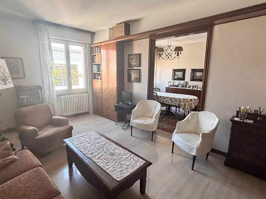 Immagine 2 di Appartamento in vendita  in via Caracciolo a Milano