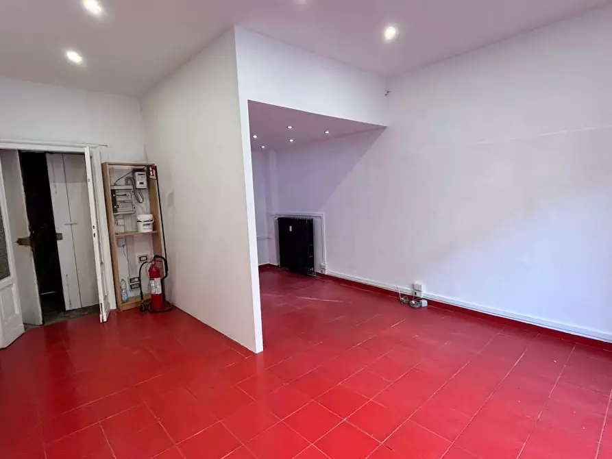 Immagine 1 di Negozio   in via Delfico 18 a Milano