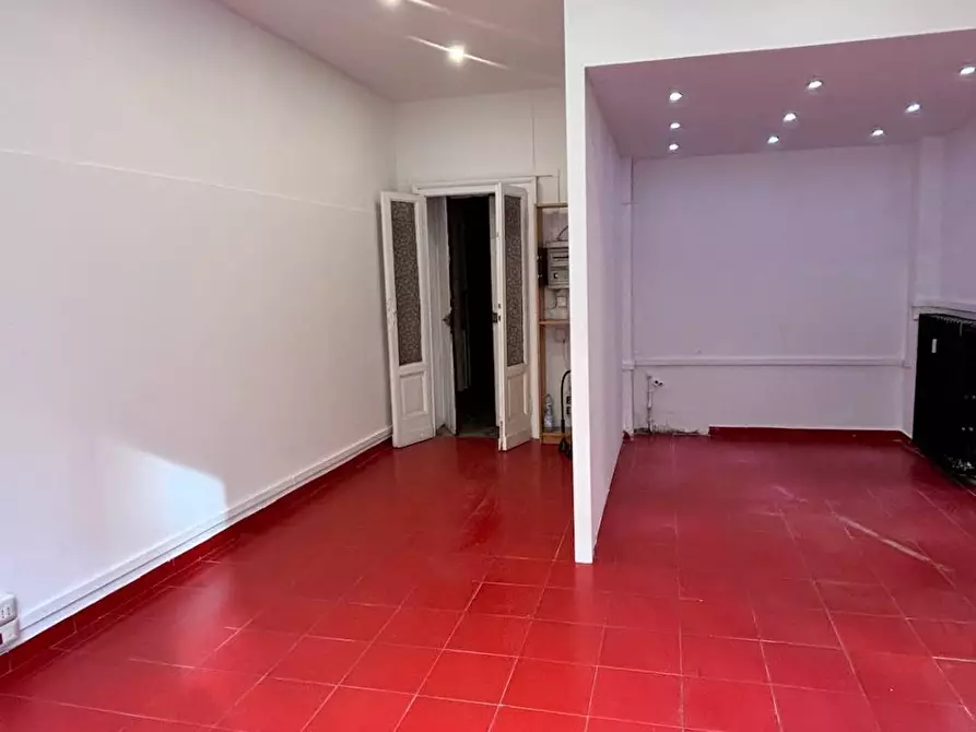 Immagine 4 di Negozio   in via Delfico 18 a Milano