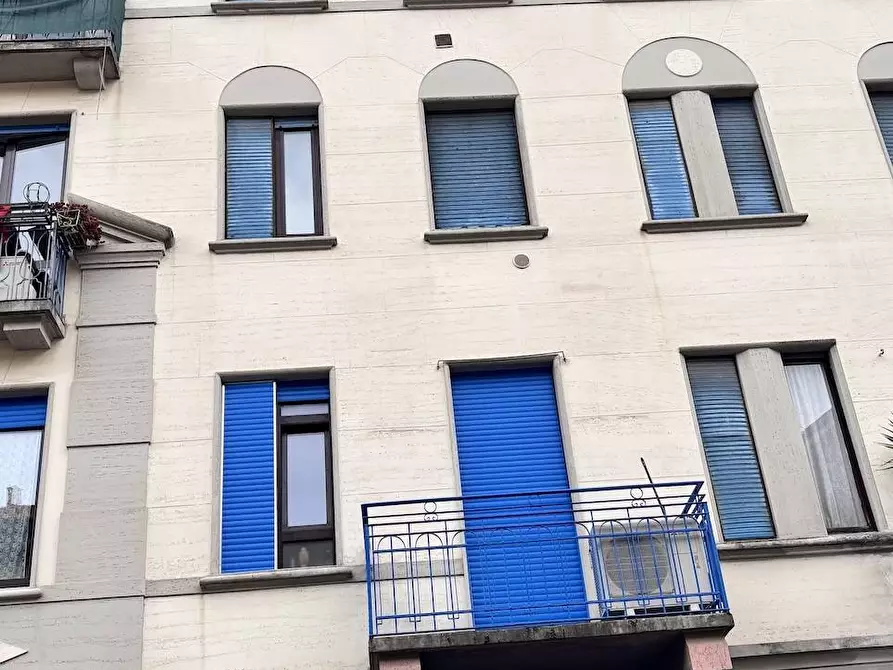 Immagine 7 di Negozio   in via Delfico 18 a Milano