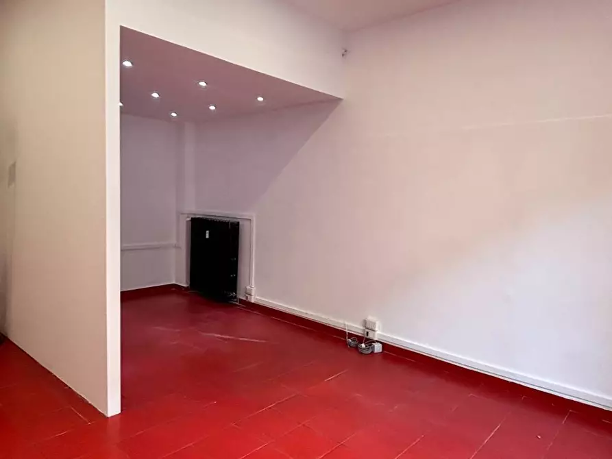 Immagine 8 di Negozio   in via Delfico 18 a Milano