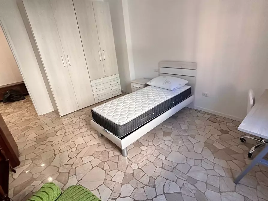 Immagine 2 di Appartamento in affitto  in via Caracciolo a Milano