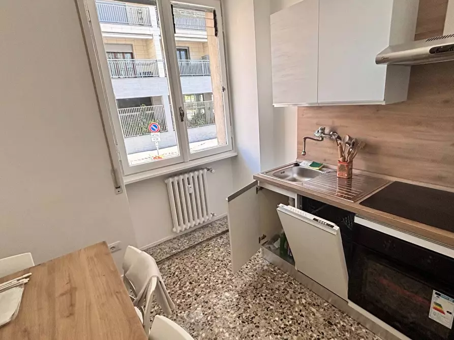Immagine 3 di Appartamento in affitto  in via Caracciolo a Milano