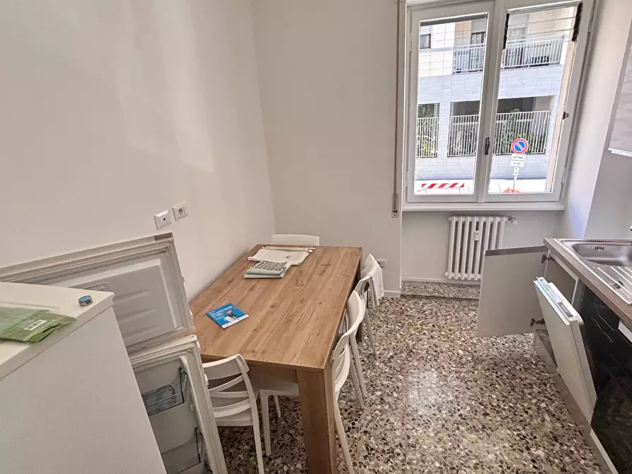 Immagine 11 di Appartamento in affitto  in via Caracciolo a Milano