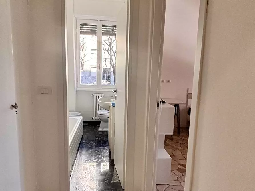 Immagine 18 di Appartamento in affitto  in via Caracciolo a Milano