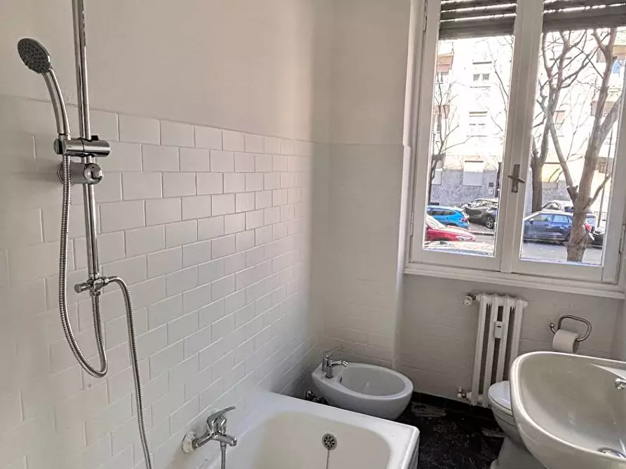 Immagine 19 di Appartamento in affitto  in via Caracciolo a Milano