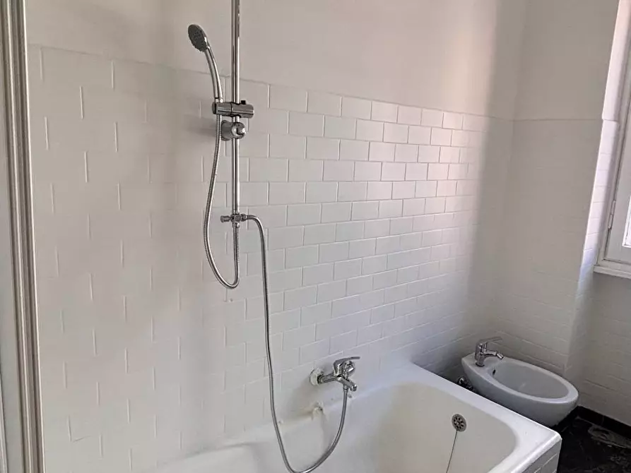 Immagine 22 di Appartamento in affitto  in via Caracciolo a Milano