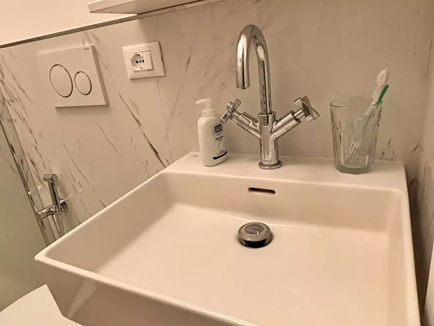 Immagine 42 di Appartamento in affitto  in via Cirillo 12 a Milano