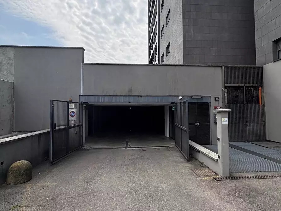 Immagine 3 di Box auto in affitto  in piazza Tirana 24/5 a Milano