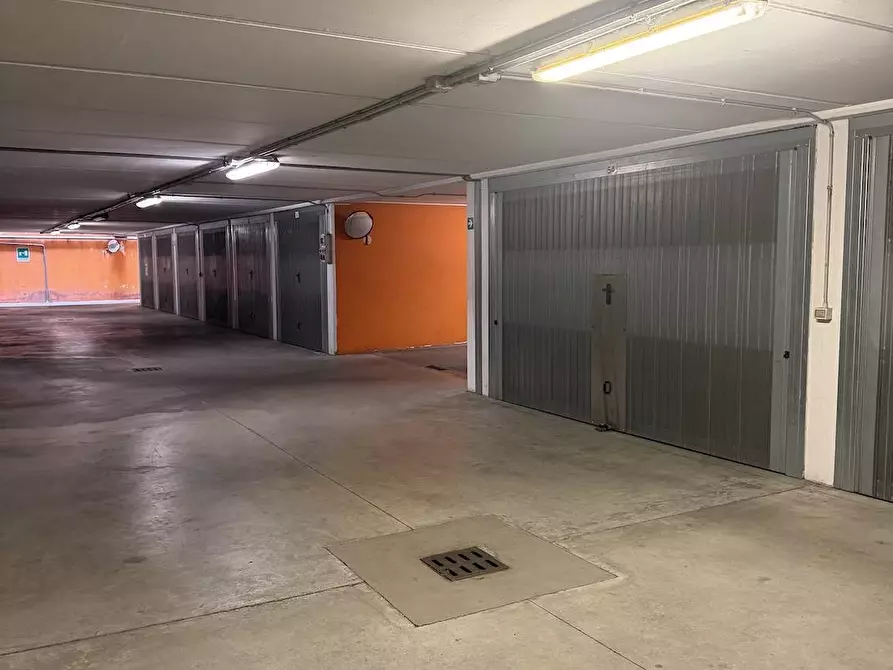 Immagine 5 di Box auto in affitto  in piazza Tirana 24/5 a Milano
