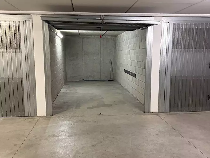 Immagine 8 di Box auto in affitto  in piazza Tirana 24/5 a Milano