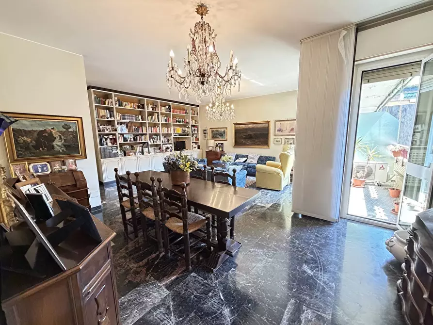 Immagine 3 di Appartamento in vendita  in via Castelvetro a Milano