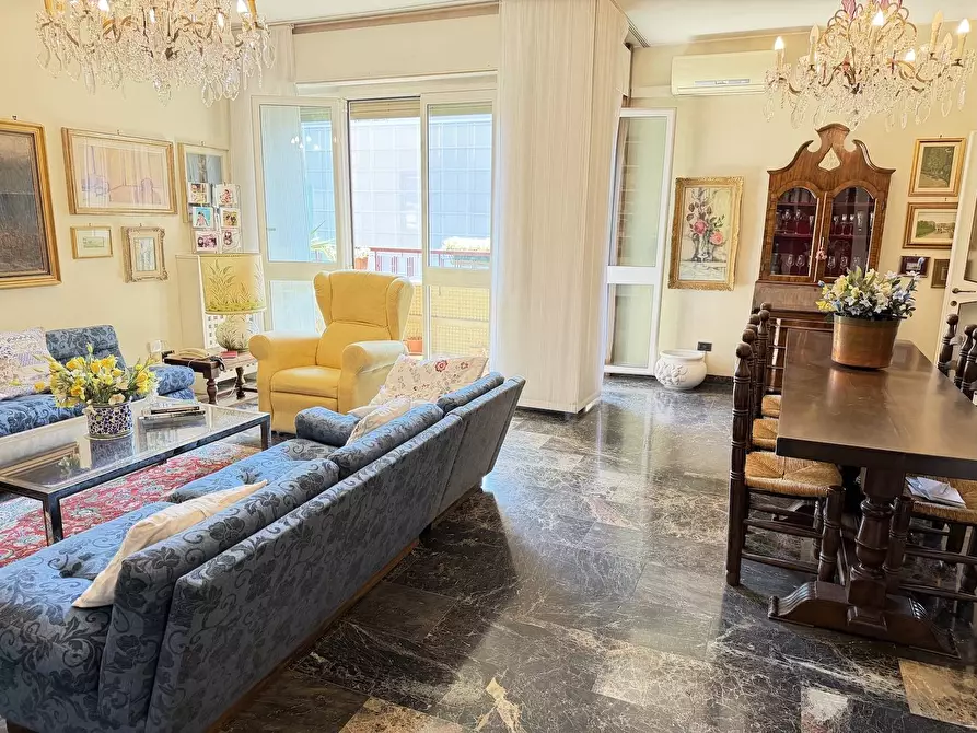 Immagine 10 di Appartamento in vendita  in via Castelvetro a Milano