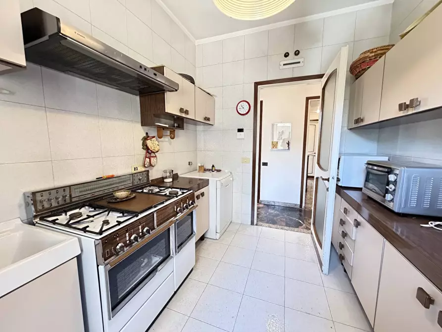 Immagine 16 di Appartamento in vendita  in via Castelvetro a Milano