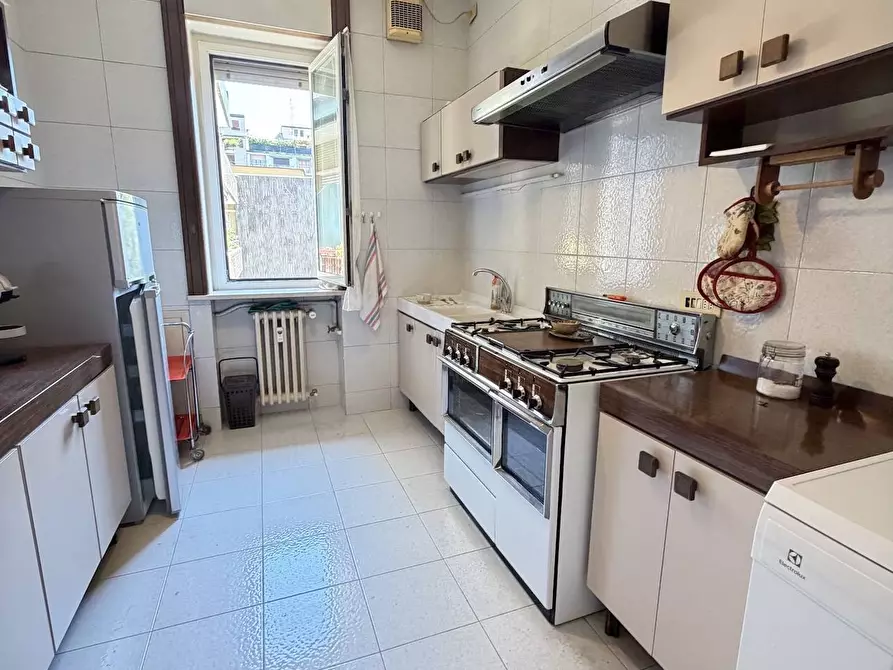 Immagine 17 di Appartamento in vendita  in via Castelvetro a Milano