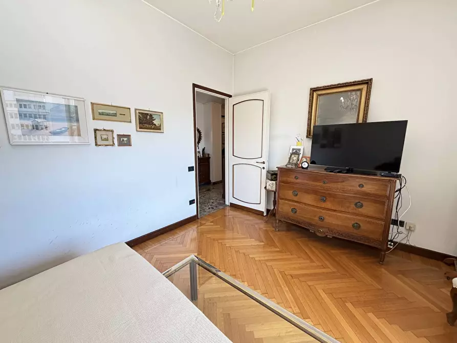 Immagine 29 di Appartamento in vendita  in via Castelvetro a Milano