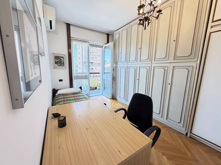 Immagine 33 di Appartamento in vendita  in via Castelvetro a Milano