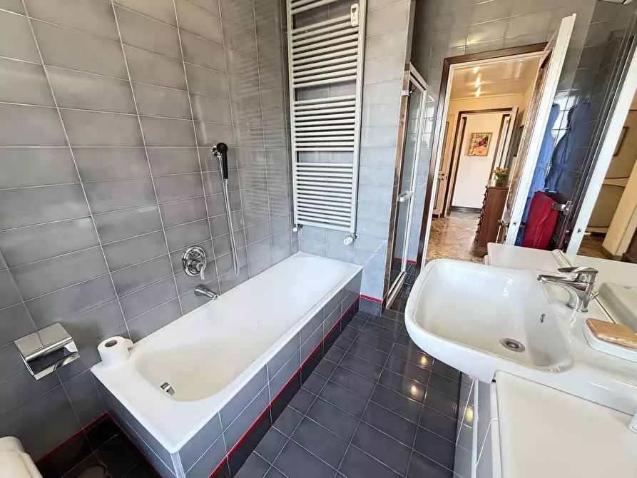 Immagine 38 di Appartamento in vendita  in via Castelvetro a Milano
