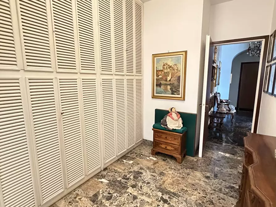 Immagine 40 di Appartamento in vendita  in via Castelvetro a Milano