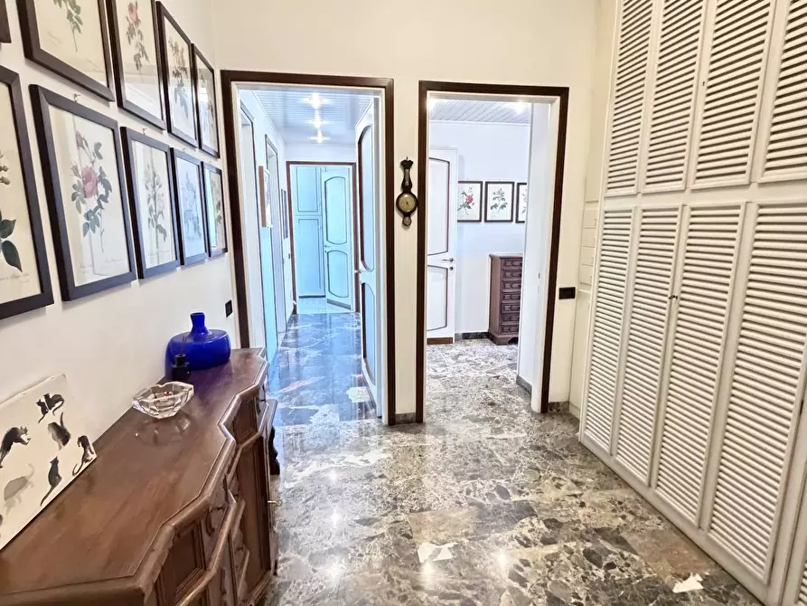 Immagine 41 di Appartamento in vendita  in via Castelvetro a Milano