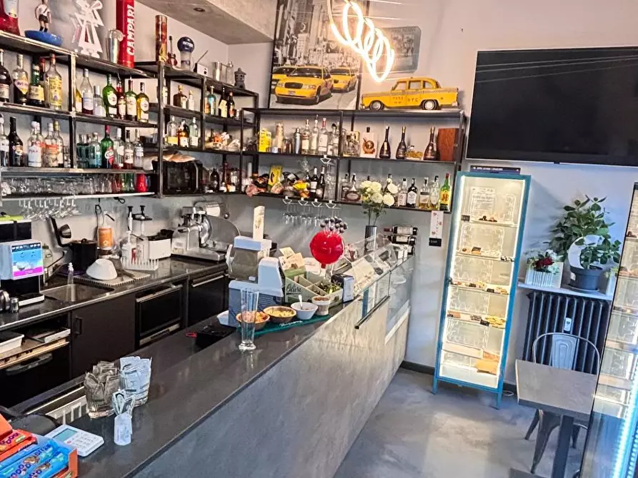 Immagine 1 di Attività commerciale in vendita  in piazza diocleziano a Milano