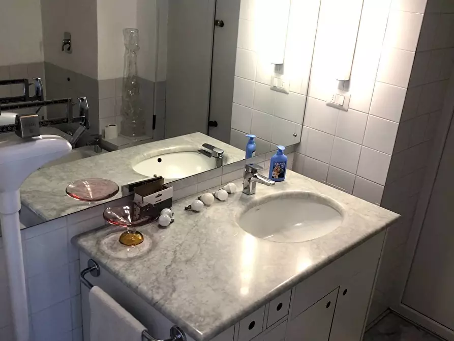 Immagine 17 di Appartamento in vendita  in via Castelfidardo a Milano