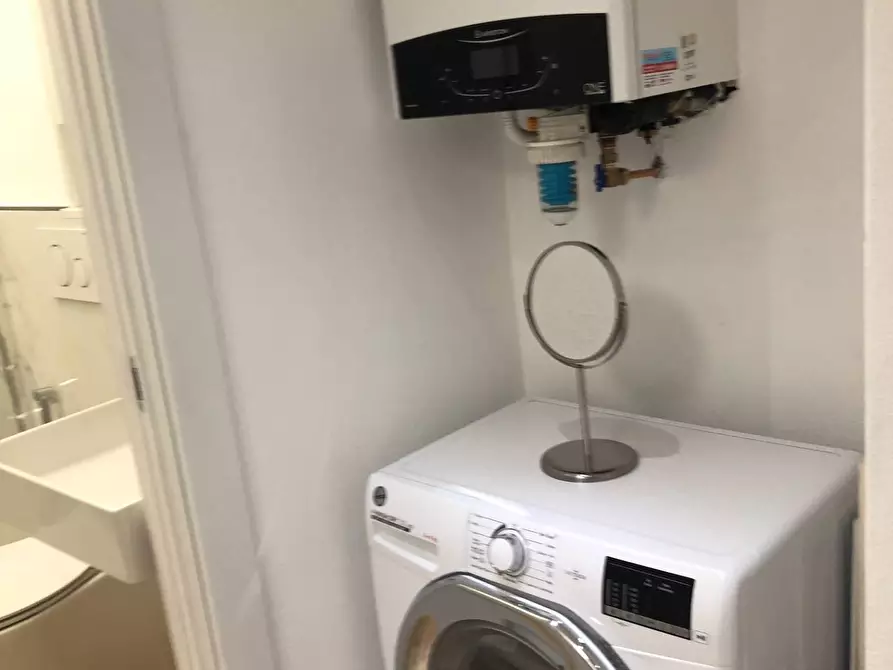 Immagine 38 di Appartamento in affitto  in via Cirillo 12 a Milano