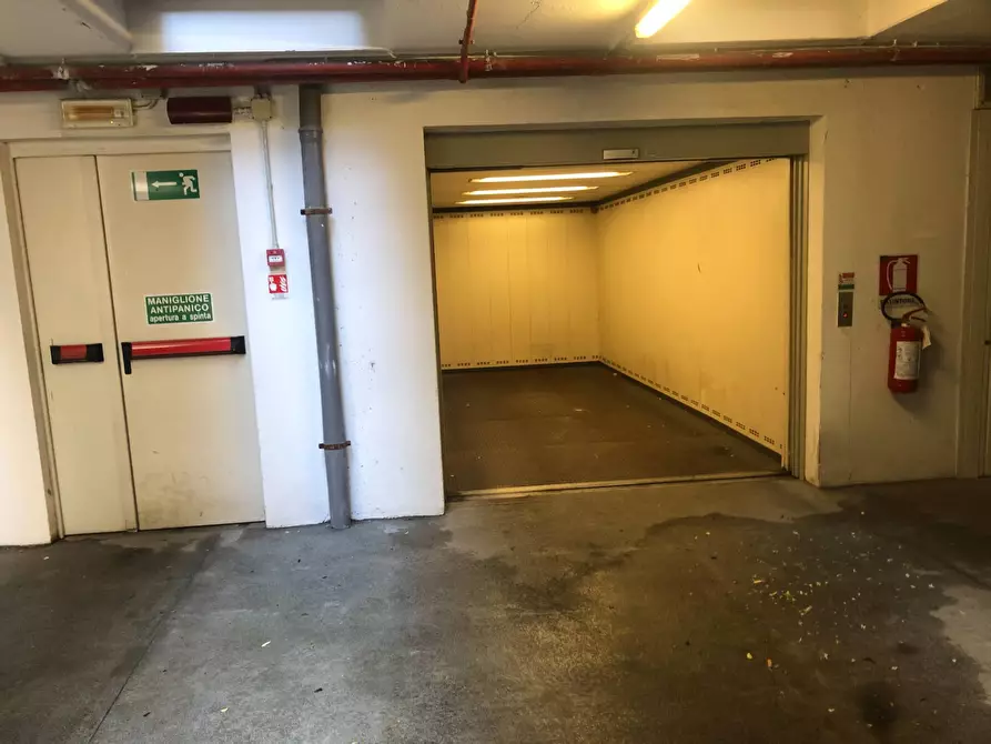 Immagine 5 di Box auto in affitto  in via Cenisio 46 a Milano