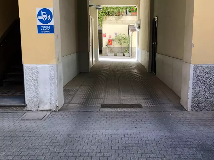 Immagine 9 di Box auto in affitto  in via Cenisio 46 a Milano