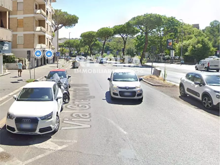 Immagine 4 di Locale commerciale in vendita  in Piazzale Gregorio Vii 132 D a Roma
