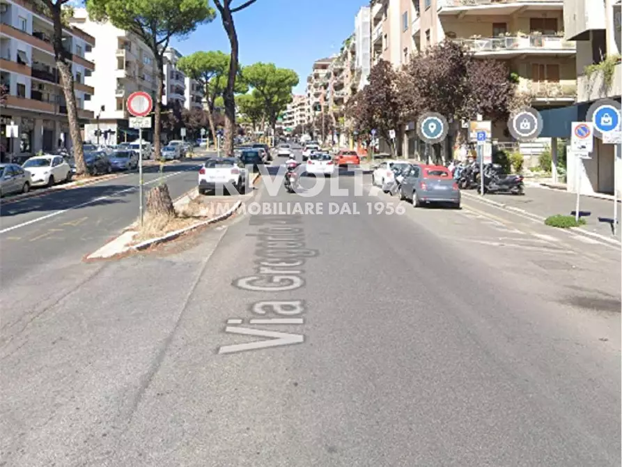 Immagine 8 di Locale commerciale in vendita  in Piazzale Gregorio Vii 132 D a Roma